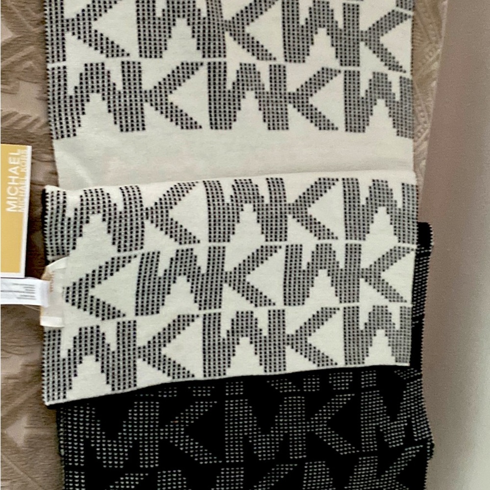 New with Tags Michael Kors Reversible Scarf